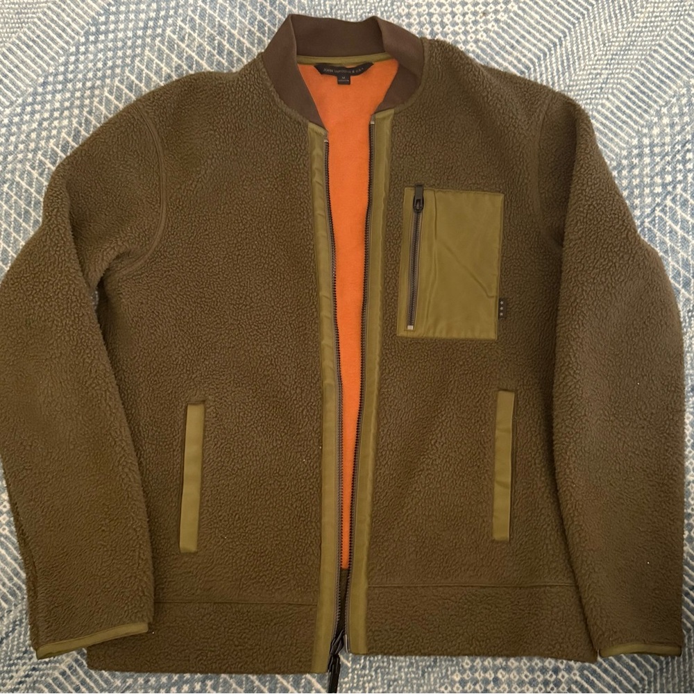 Curtis Jacket introduces a modern twist on classic sophistication.